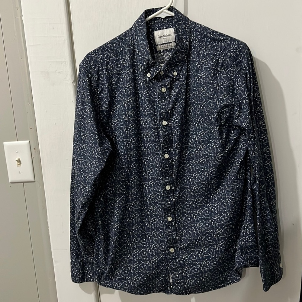 Large Men’s button front collard dress shirt
